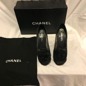 Chanel pumps/cc logo size 61/2 U S flower Bow